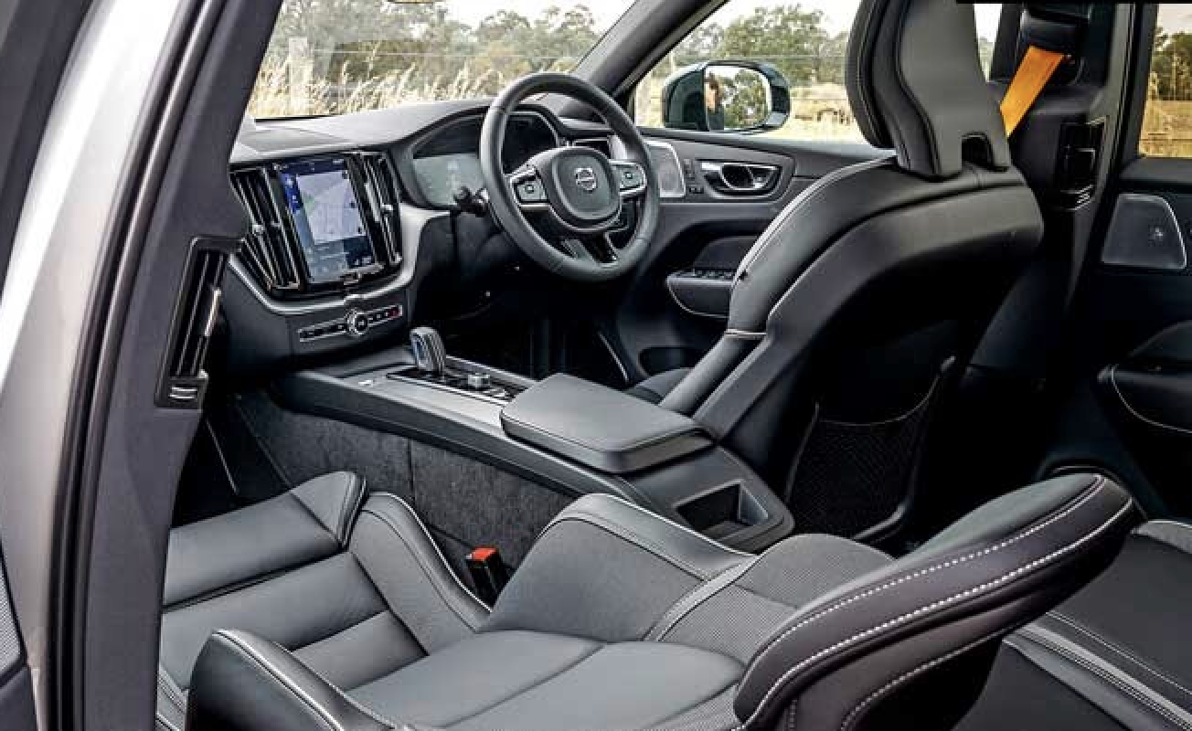 Volvo_XC60-interior.jpg