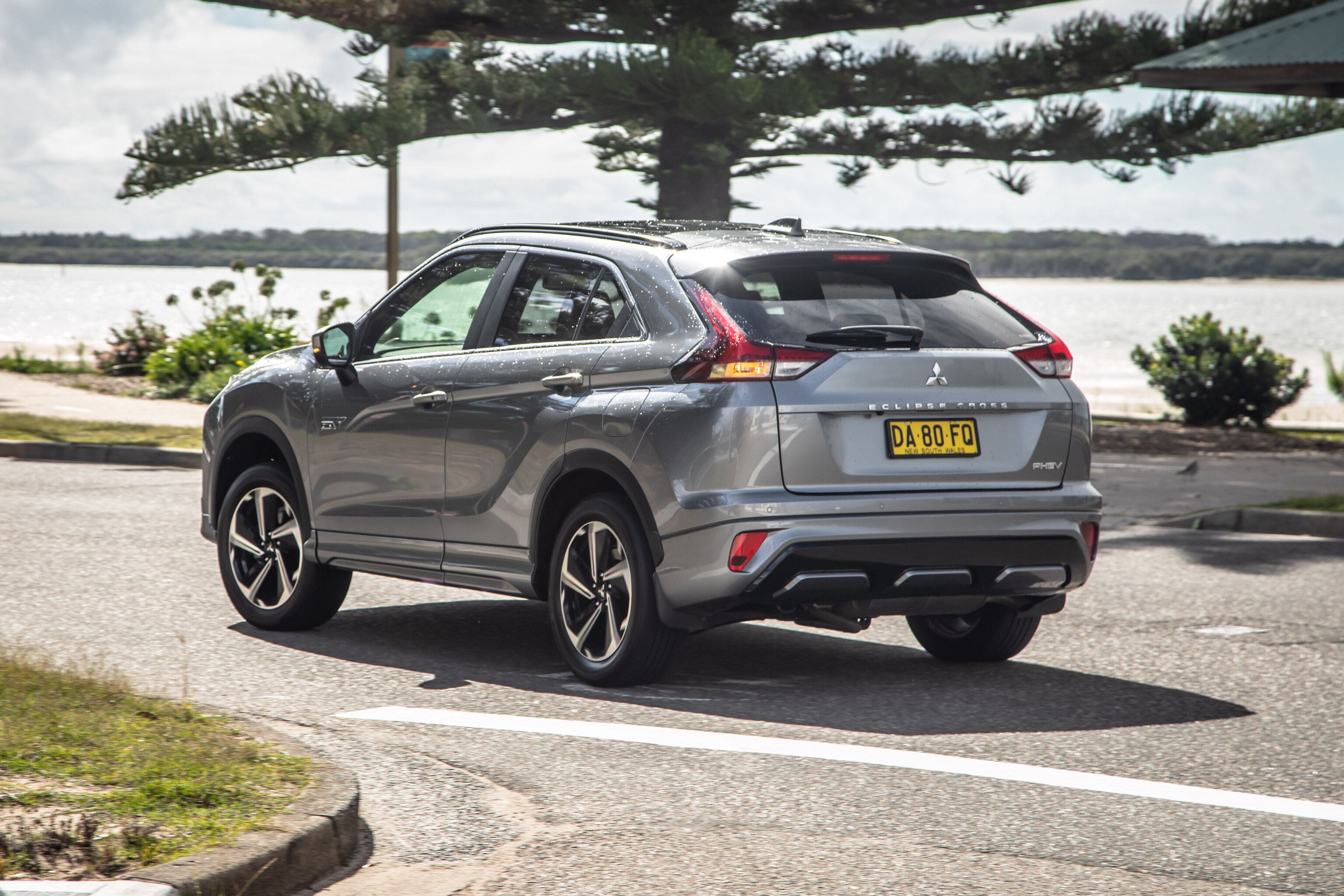 Mitsubishi Eclipse Cross PHEV back.jpg