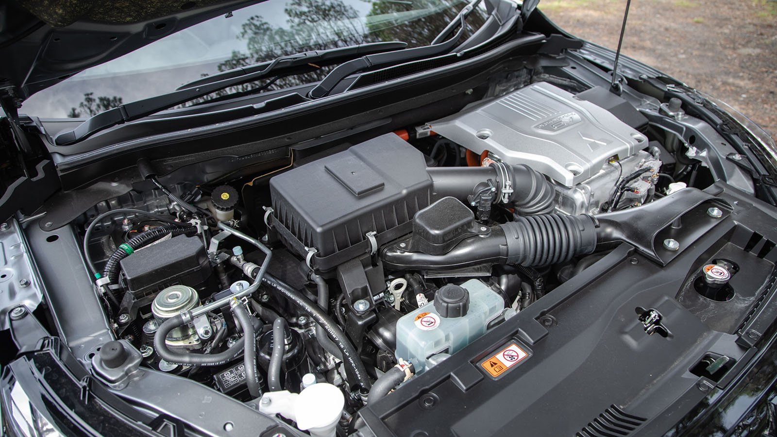 Mitsubishi-Eclipse-Cross-PHEV-engine.jpg